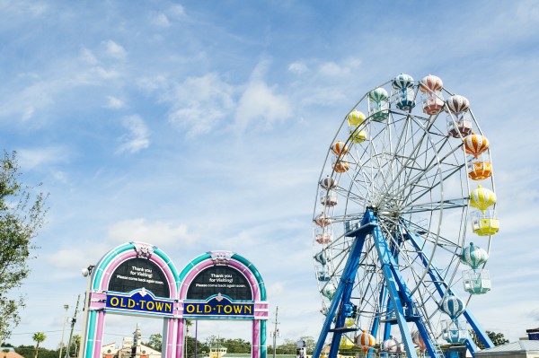 Old Town Entertainment District: Ferris Wheel + Dinner Combo